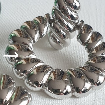 Monet huge silvertone doorknocker earrings - Bliinkt