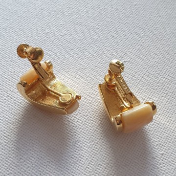 Napier - champagne coloured goldtone earrings - Bliinkt