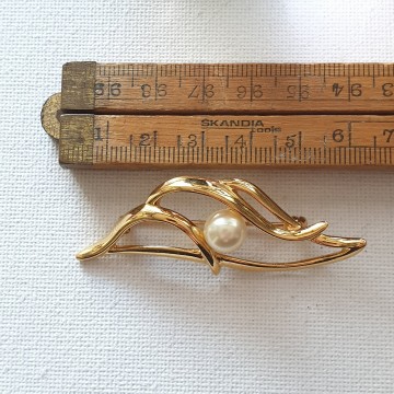 Napier faux pearl goldtone brooch