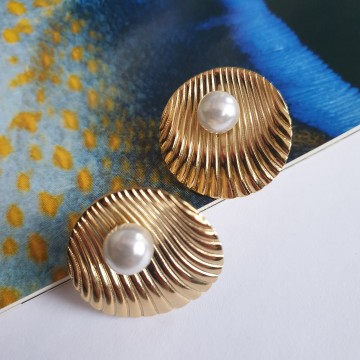 Napier goldtone shell earrings with faux pearl