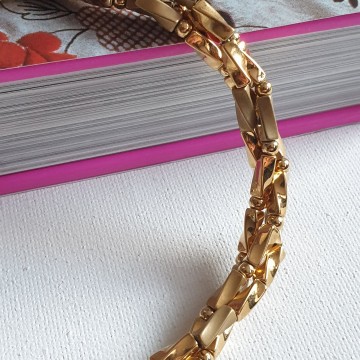 Napier short goldtone twisted three string necklace