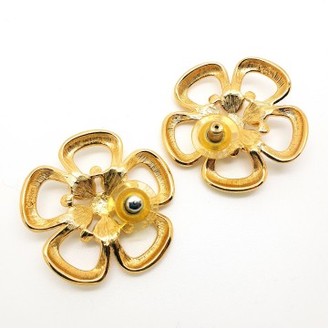 Napier - large goldtone flower earrings with faux pearls - Bliinkt