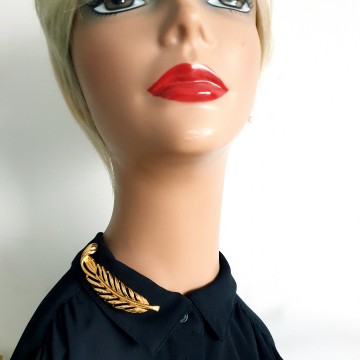 Napier - shiny leaf brooch 90s - Bliinkt