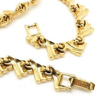 Napier short goldtone necklace back   bliinkt