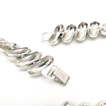 Napier short silvertone necklace