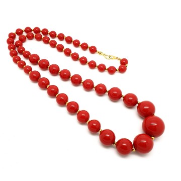 Rode plastic kralenketting