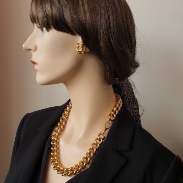 Nina ricci long goldtone link necklace with