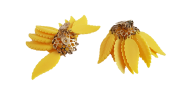 Vrolijke plastic oorbellen van kanariegele blaadjes 50's 'bookpiece' achterkant