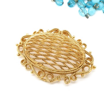 Opengewerkte goudkleurige broche