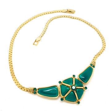 Orena Paris - goldtone short necklace with emerald green rhinestones and cabochons - Bliinkt