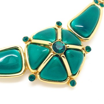 Orena Paris - goldtone short necklace with emerald green rhinestones and cabochons - Bliinkt