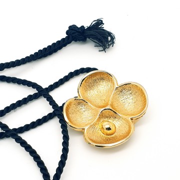 Oscar de la Renta Paris - cord necklace with goldtone perfume flower pendant - Bliinkt