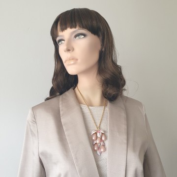 Park Lane - Pink necklace and earring set with faux teardrop pearls - Bliinktset oorbellen ketting met hanger tevens broche van lichtroze druppelvormige faux parels,lichtpaars met wit geemailleerde blaadjes - Bliinkt