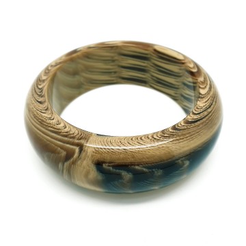 Plastic bangle in diverse bruintinten