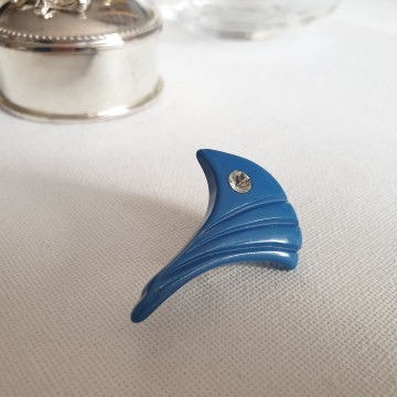 Plastic blue leaf brooch with clear rhinestone