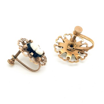 Red copper coloured flower shaped screw back earrings with black and white cameo - Bliinkt