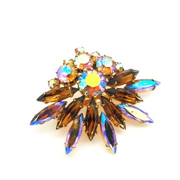 Fan shaped brooch with aurora borealis and brown rhinestones - Bliinkt