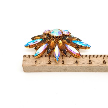 Fan shaped brooch with aurora borealis and brown rhinestones - Bliinkt