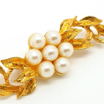 Richelieu goldtone pearl brooch