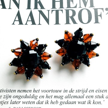 Brown glass flower earrings - Bliinkt