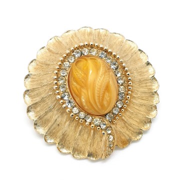 Round brushed goldtone brooch with butterscotch centerstone surrounded by clear rhinestones - Bliinkt