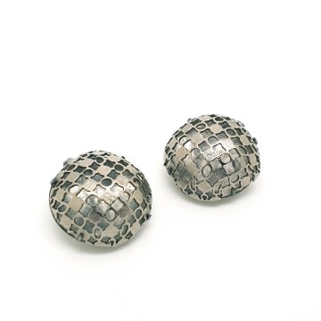Round open work silvertone earrings - Bliinkt