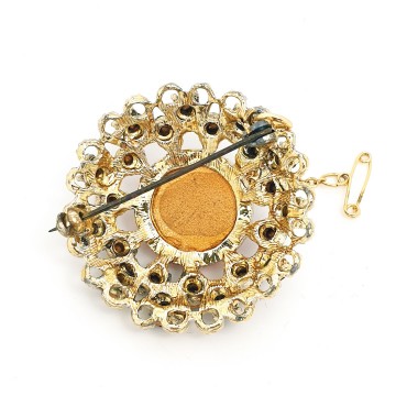 Round red cabochon brooch with red rhinestones - Bliinkt