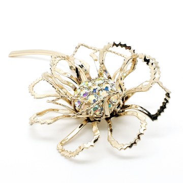 Sarah Coventry 'Allusion' flower brooch 1968