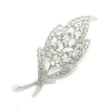Sarah Coventry Canada silvertone leaf brooch with clear rhinestones