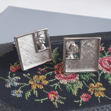 Sarah Coventry 'Heraldic' 1964 cufflinks - Bliinkt