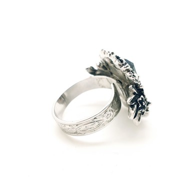 Sarah Coventry - adjustable silvertone ring with rectangular saffire blue glass stone