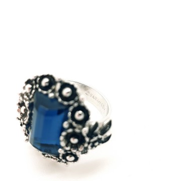 Sarah Coventry - adjustable silvertone ring with rectangular saffire blue glass stone