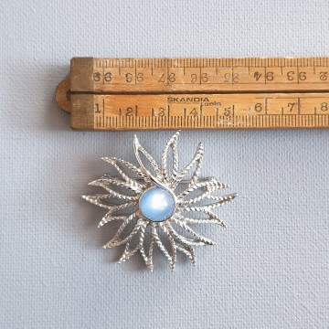 Sarah Coventry - silvertone brooch with blue moonglow stone