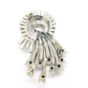 Sardi - Queen Mum brooch 1993 with clear and ruby coloured rhinestones - Bliinkt