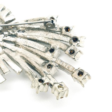 Sardi - Queen Mum brooch 1993 with clear and ruby coloured rhinestones - Bliinkt