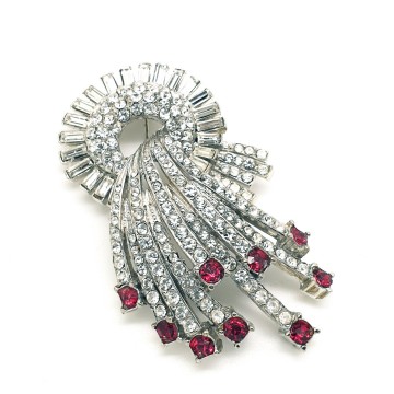 Sardi - Queen Mum brooch 1993 with clear and ruby coloured rhinestones - Bliinkt