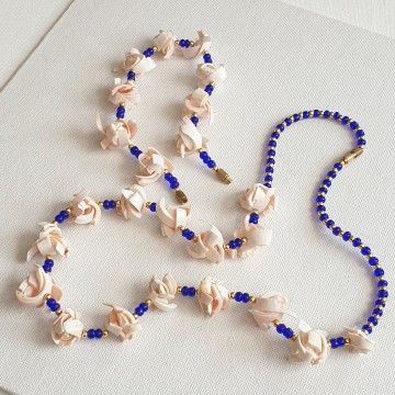 Light salmon coloured necklace and bracelet with tiny royal blue beads - Bliinkt