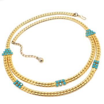 Short goldtone necklace with opaque turquoise rhinestones - Bliinkt