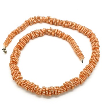 Short necklace with dark salmon mother of pearl ribbed sliced glass beads - Bliinkt