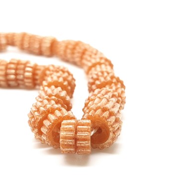 Short necklace with dark salmon mother of pearl ribbed sliced glass beads - Bliinkt