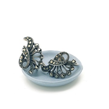 Silver screw back earrings with marcasite - Bliinkt