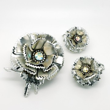 Silvertone flower brooch and earring set