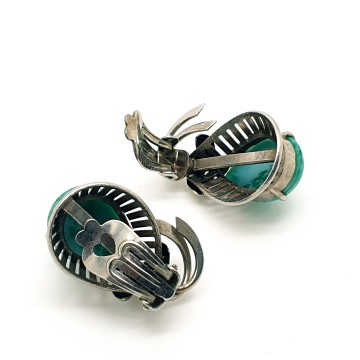 Silvertone earrings with turquoise teardrop shaped stone - Bliinkt