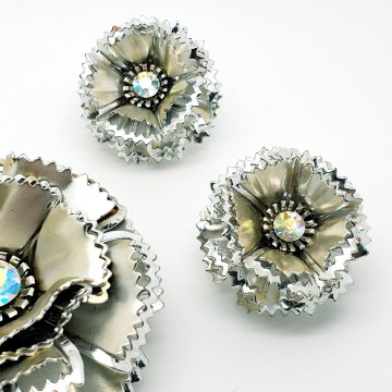 Silvertone flower brooch and earring set