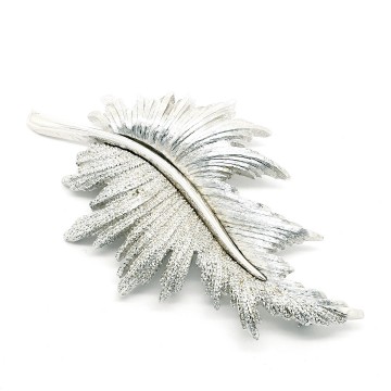 Silvertone leaf brooch by monet 60s