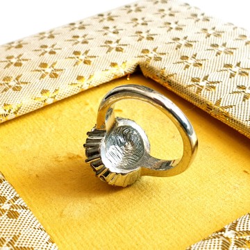 Silvertone ring clear rhinestones back