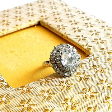 Silvertone ring clear rhinestones