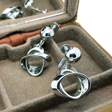 Silvertone dangle screw back earrings