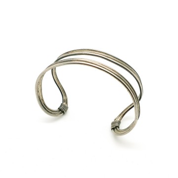 Silvertone wire cuff bracelet