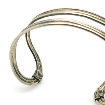 Silvertone wire cuff bracelet